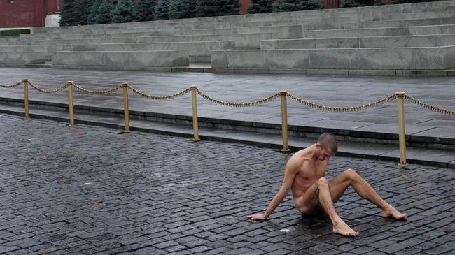 Акция художника Павленского на Красной площади Акция художника Павленского на Красной площади