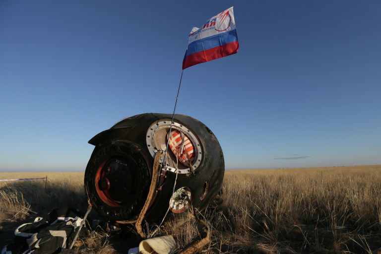 Спуск с МКС капсулы с Олимпийским факелом