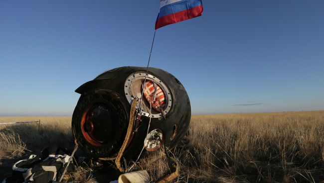 Спуск с МКС капсулы с Олимпийским факелом. Фото с места события Спуск с МКС капсулы с Олимпийским факелом. Фото с места события