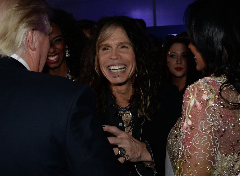 Председатель жюри Miss Universe, солист американской рок-группы Aerosmith Стивен Тайлер на вечеринке после финала конкурса Мисс Вселенная 2013 Председатель жюри Miss Universe, солист американской рок-группы Aerosmith Стивен Тайлер на вечеринке после финала конкурса Мисс Вселенная 2013