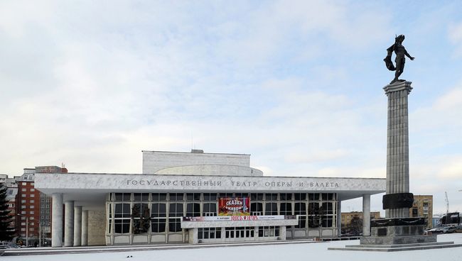 Государственный театр оперы и балета в Красноярске. Архивное фото Государственный театр оперы и балета в Красноярске. Архивное фото