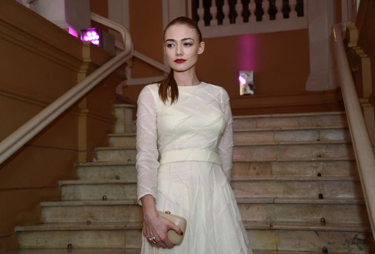 Актриса Оксана Акиньшина перед церемонией вручения премии Женщина года GLAMOUR 2013 в Российском академическом Молодежном театре в Москве. Актриса Оксана Акиньшина перед церемонией вручения премии Женщина года GLAMOUR 2013 в Российском академическом Молодежном театре в Москве.