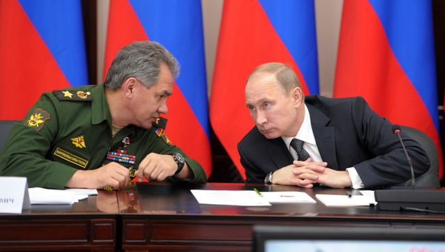 Президент России Владимир Путин и министр обороны Сергей Шойгу. Архивное фото Президент России Владимир Путин и министр обороны Сергей Шойгу. Архивное фото