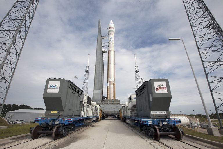 Ракета-носитель Atlas V с американским зондом Mars Atmosphere and Volatile EvolutioN (MAVEN), предназначенным для исследования атмосферы Марса, на стартовой площадке 41 авиабазы ВВС на флоридском мысе Канаверал. Ракета-носитель Atlas V с американским зондом Mars Atmosphere and Volatile EvolutioN (MAVEN), предназначенным для исследования атмосферы Марса, на стартовой площадке 41 авиабазы ВВС на флоридском мысе Канаверал.