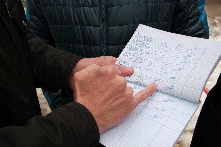Бортовой журнал Экомобиля, в который водитель записывает все, что получил от новосибирцев Бортовой журнал Экомобиля, в который водитель записывает все, что получил от новосибирцев