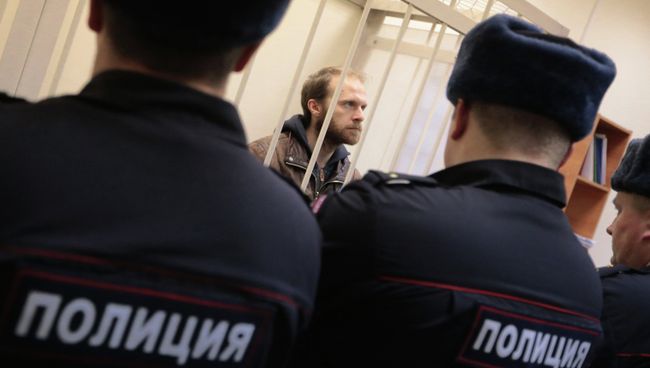 Фотограф Денис Синяков на заседании, где рассматривается вопрос о продлении срока его ареста Фотограф Денис Синяков на заседании, где рассматривается вопрос о продлении срока его ареста