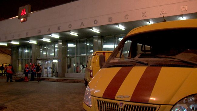 Станцию Шаболовская в Москве временно закрыли из-за дыма. Cъемка с места ЧП Станцию Шаболовская в Москве временно закрыли из-за дыма. Cъемка с места ЧП