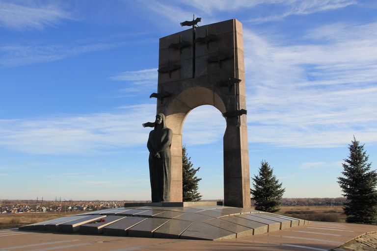 Памятник Прасковье Володичкиной в поселке Алексеевка Самарской области