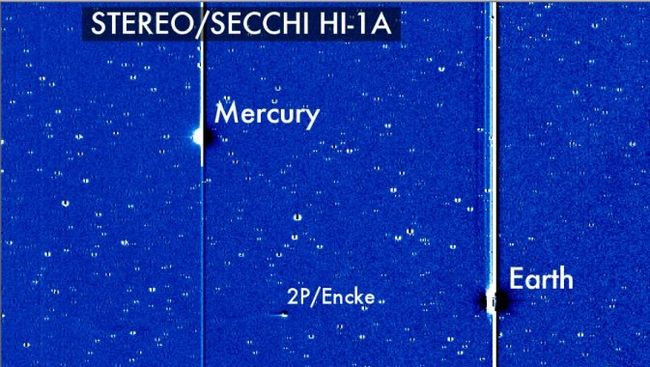 Комета ISON и комета Энке на снимке с аппарата Стерео