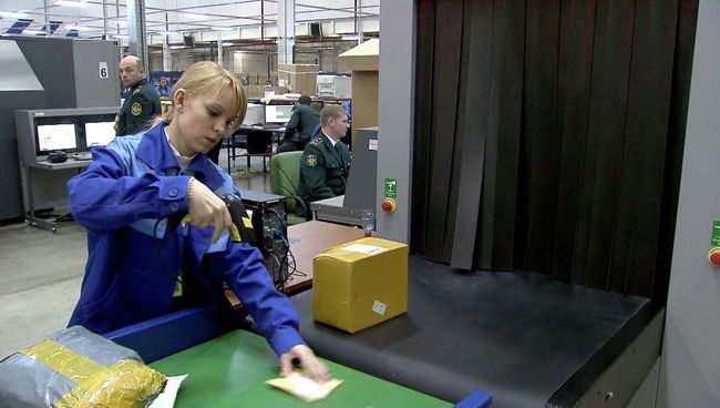 Как устроен новый центр Почты России, где посылки летают по конвейеру Как устроен новый центр Почты России, где посылки летают по конвейеру