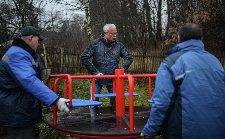 Банкир А.Лебедев прибыл в тульское село на обязательные работы Банкир А.Лебедев прибыл в тульское село на обязательные работы