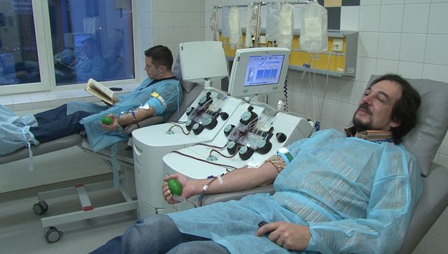 Донорская акция и большой торт: как фонд Подари жизнь отметил семилетие