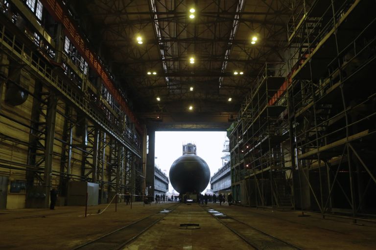 Спуск на воду подводной лодки Новороссийск в Санкт-Петербурге
