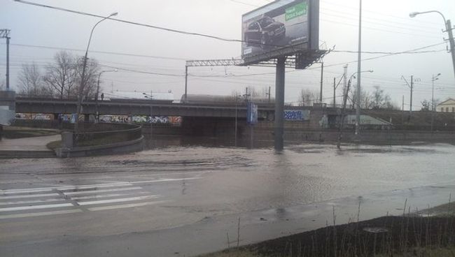 Прорыв трубы на Лиговском проспекте в Петербурге, фото с места события Прорыв трубы на Лиговском проспекте в Петербурге, фото с места события