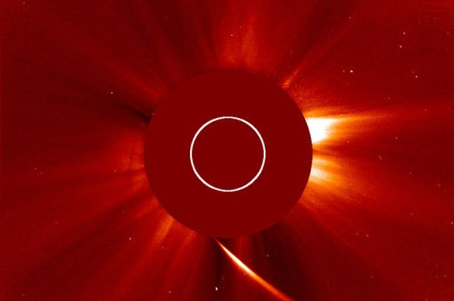 Комета ISON в поле зрения коронографа LASCO C2 космической солнечной обсерватории SOHO