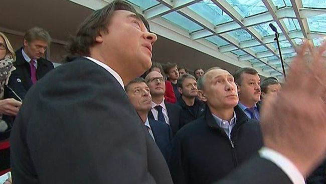 Эрнст показал Путину стадион Фишт, на котором пройдет открытие Игр-2014 Эрнст показал Путину стадион Фишт, на котором пройдет открытие Игр-2014