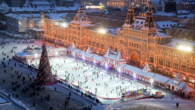 Каток перед ГУМом Каток перед ГУМом