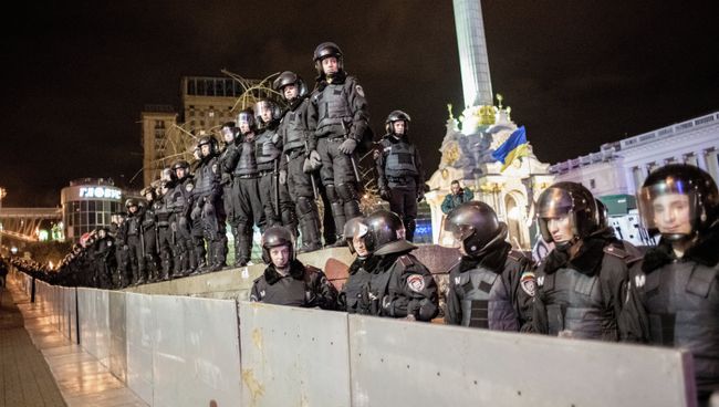 Полиция вытеснила митингующих с площади Независимости. Фото с места события Полиция вытеснила митингующих с площади Независимости. Фото с места события