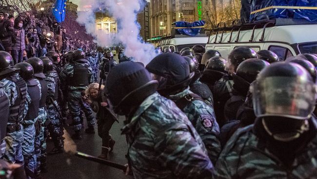 Полиция вытеснила митингующих с площади Независимости Полиция вытеснила митингующих с площади Независимости