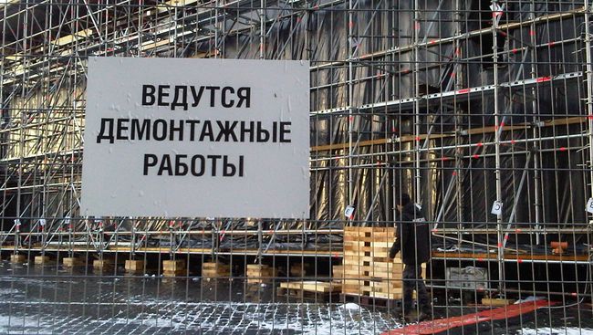 Демонтаж павильона Louis Vuitton продолжается на Красной площади. Фото с места событий