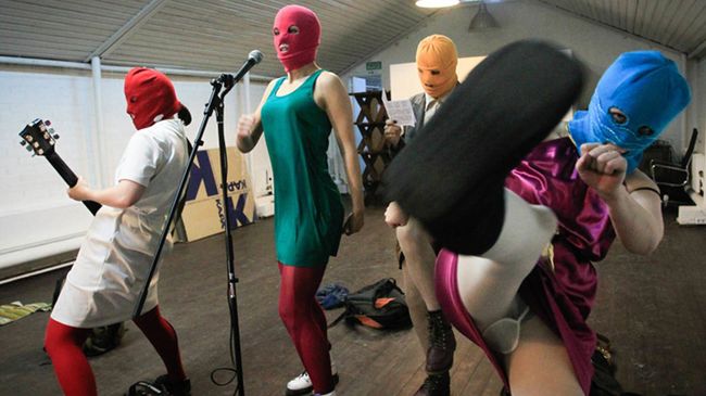 Кадр из фильма Показательный процесс: история Pussy Riot