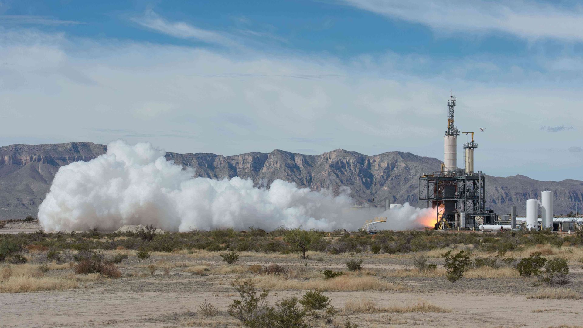 Испытание двигателя для суборбитального корабля фирмы Blue Origin. Фото с места событий Испытание двигателя для суборбитального корабля фирмы Blue Origin. Фото с места событий - РИА Новости, 1920, 30.05.2026