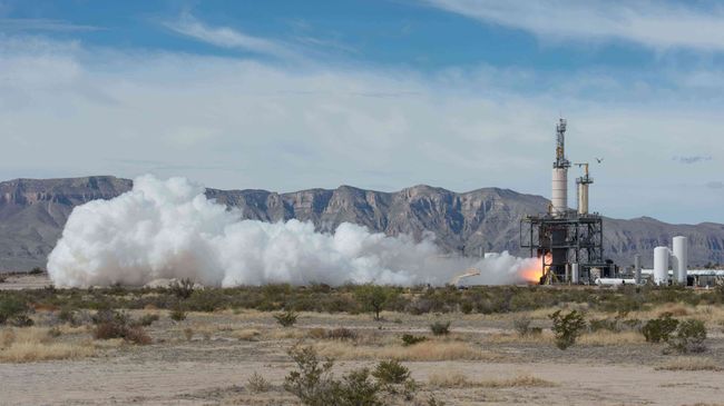 Испытание двигателя для суборбитального корабля фирмы Blue Origin. Фото с места событий