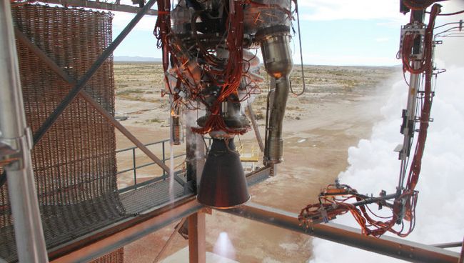 Испытание двигателя для суборбитального корабля фирмы Blue Origin. Фото с места событий Испытание двигателя для суборбитального корабля фирмы Blue Origin. Фото с места событий