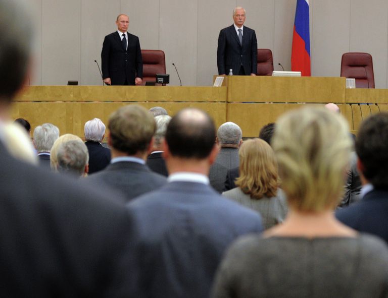 Председатель правительства России Владимир Путин (слева) и председатель Государственной думы России Борис Грызлов (справа) на заседании Госдумы. Председатель правительства России Владимир Путин (слева) и председатель Государственной думы России Борис Грызлов (справа) на заседании Госдумы.
