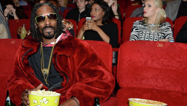 Американский репер, продюсер, актер Келвин Кордозар Бродус-младший (Snoop Dogg) на премьере фильма Одноклассники.ru: Накликай удачу Американский репер, продюсер, актер Келвин Кордозар Бродус-младший (Snoop Dogg) на премьере фильма Одноклассники.ru: Накликай удачу