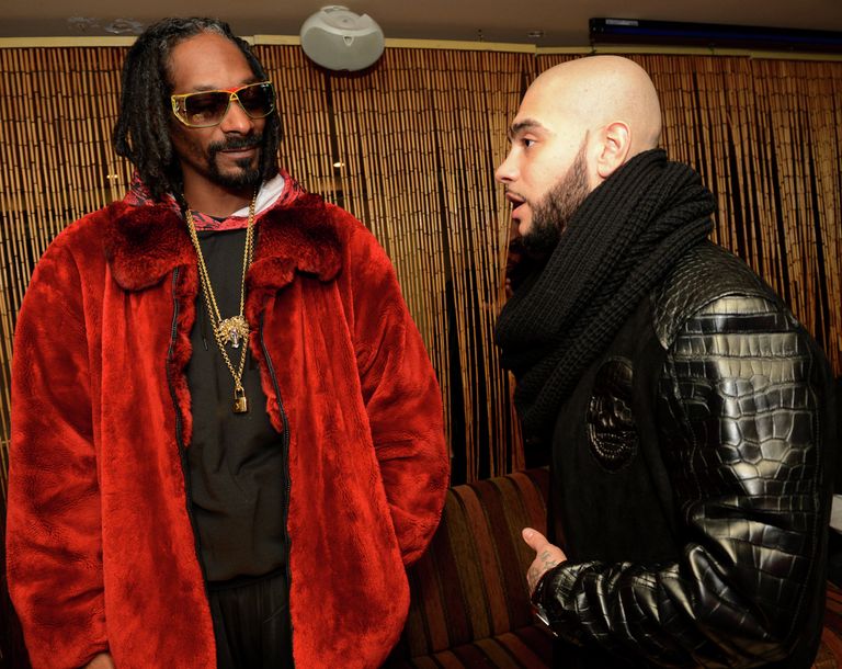 Американский репер, продюсер, актер Келвин Кордозар Бродус-младший (Snoop Dogg) и певец Тимати на премьере фильма Одноклассники.ru: Накликай удачу Американский репер, продюсер, актер Келвин Кордозар Бродус-младший (Snoop Dogg) и певец Тимати на премьере фильма Одноклассники.ru: Накликай удачу