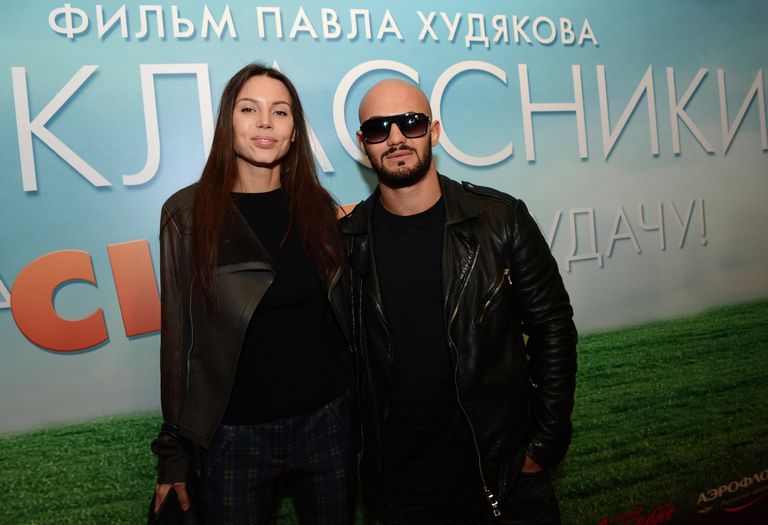 Украинский хип-хоп исполнитель Джиган на премьере фильма Одноклассники.ru: Накликай удачу Украинский хип-хоп исполнитель Джиган на премьере фильма Одноклассники.ru: Накликай удачу
