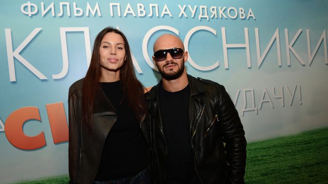 Украинский хип-хоп исполнитель Джиган на премьере фильма Одноклассники.ru: Накликай удачу Украинский хип-хоп исполнитель Джиган на премьере фильма Одноклассники.ru: Накликай удачу