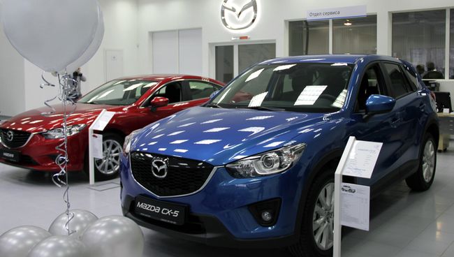 Автомобили Mazda-6 и Mazda-CX-5. Архивное фото Автомобили Mazda-6 и Mazda-CX-5. Архивное фото