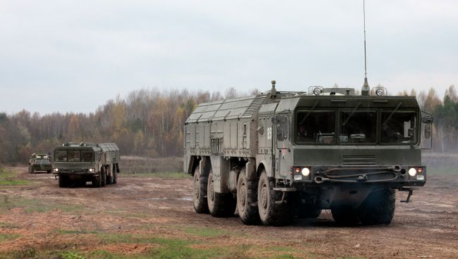 Учения по развертыванию ракетного комплекса Искандер. Архивное фото Учения по развертыванию ракетного комплекса Искандер. Архивное фото