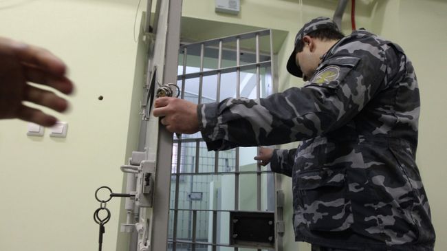 Сотрудник следственного изолятора. Архивное фото Сотрудник следственного изолятора. Архивное фото