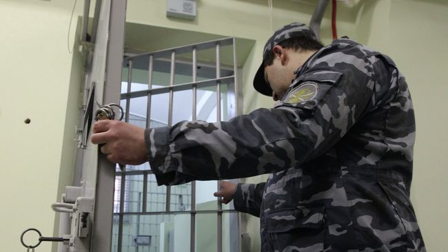 Сотрудник следственного изолятора, фото из архива