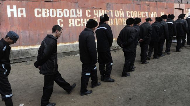 Осужденные исправительной колонии. Архивное фото Осужденные исправительной колонии. Архивное фото