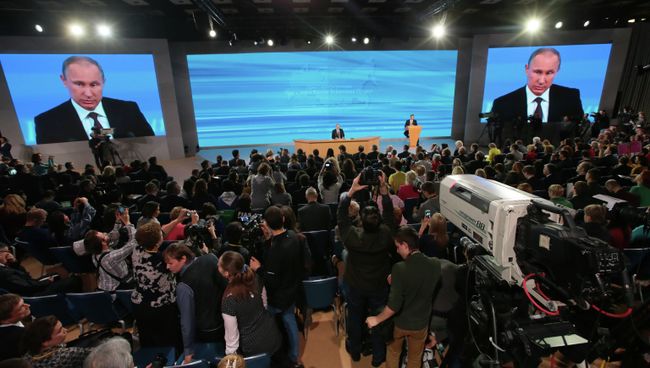 Большая пресс-конференция Владимира Путина, фото с места события