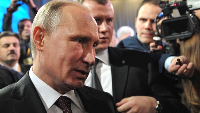 Президент России Владимир Путин отвечает на вопрос о М.Ходорковском после окончания большой ежегодной пресс-конференции в Центре международной торговли на Красной Пресне Президент России Владимир Путин отвечает на вопрос о М.Ходорковском после окончания большой ежегодной пресс-конференции в Центре международной торговли на Красной Пресне