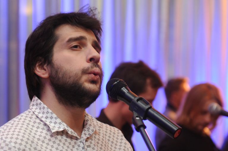 Певец Петр Налич выступает на праздновании 5-летия проекта Сноб Певец Петр Налич выступает на праздновании 5-летия проекта Сноб