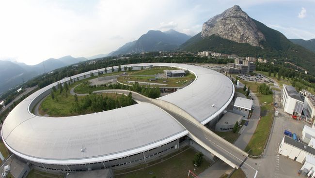 Европейский источник синхротронного излучения ESRF