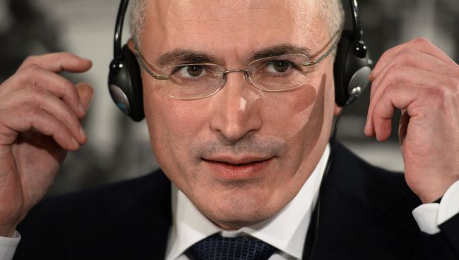 Михаил Ходорковский во время пресс-конференции в Берлине. Фото с места события Михаил Ходорковский во время пресс-конференции в Берлине. Фото с места события