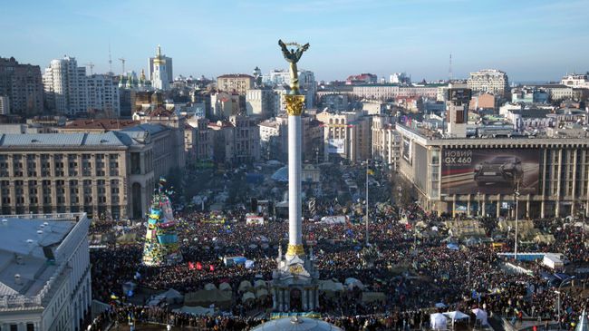 Народное вече на площади Независимости в Киеве. Архивное фото Народное вече на площади Независимости в Киеве. Архивное фото