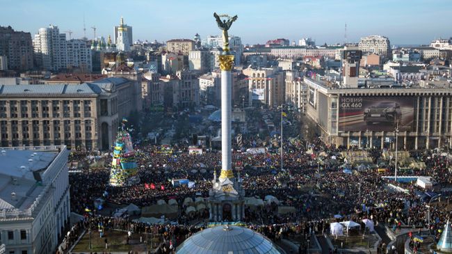 Народное вече на площади Независимости в Киеве. Архивное фото Народное вече на площади Независимости в Киеве. Архивное фото