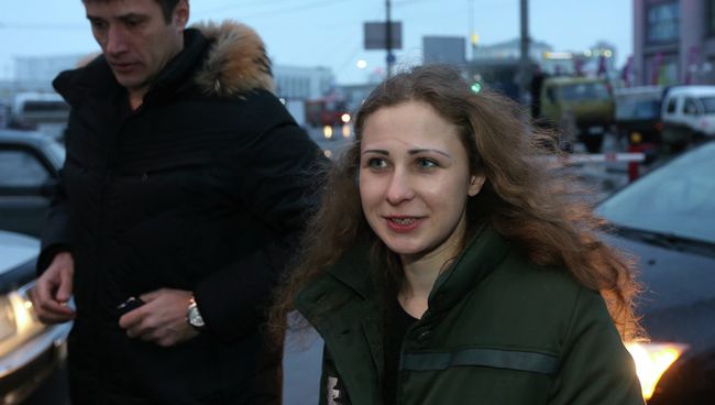 Участница группы Pussy Riot Мария Алехина вышла на свободу по амнистии. Фото с места события Участница группы Pussy Riot Мария Алехина вышла на свободу по амнистии. Фото с места события