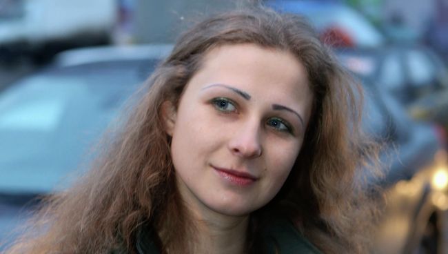 Участница группы Pussy Riot Мария Алехина вышла на свободу по амнистии, фото с места события Участница группы Pussy Riot Мария Алехина вышла на свободу по амнистии, фото с места события