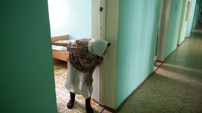 Пожилая женщина