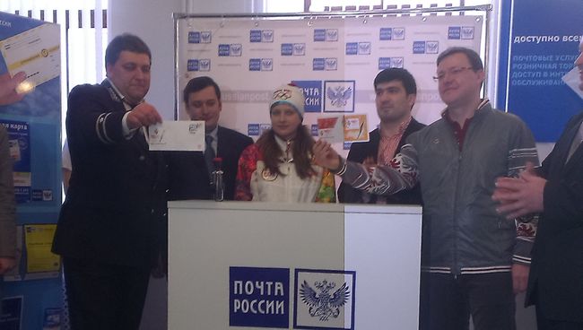 Почтовый блок и конверты в честь эстафеты огня ОИ погасили в Самаре, фото с места события