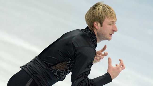 Евгений Плющенко выступает в произвольной программе на ЧР по фи гурному катанию. Фото с места события